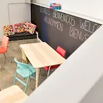 Avoa Regina *